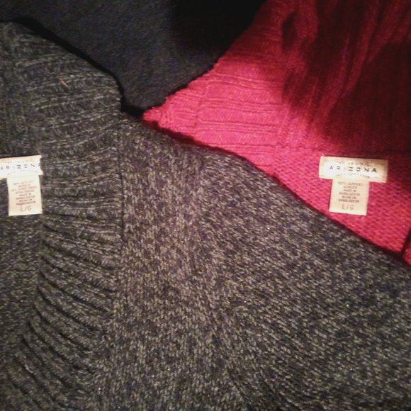 Sweaters/Tops - Picture 3 of 3